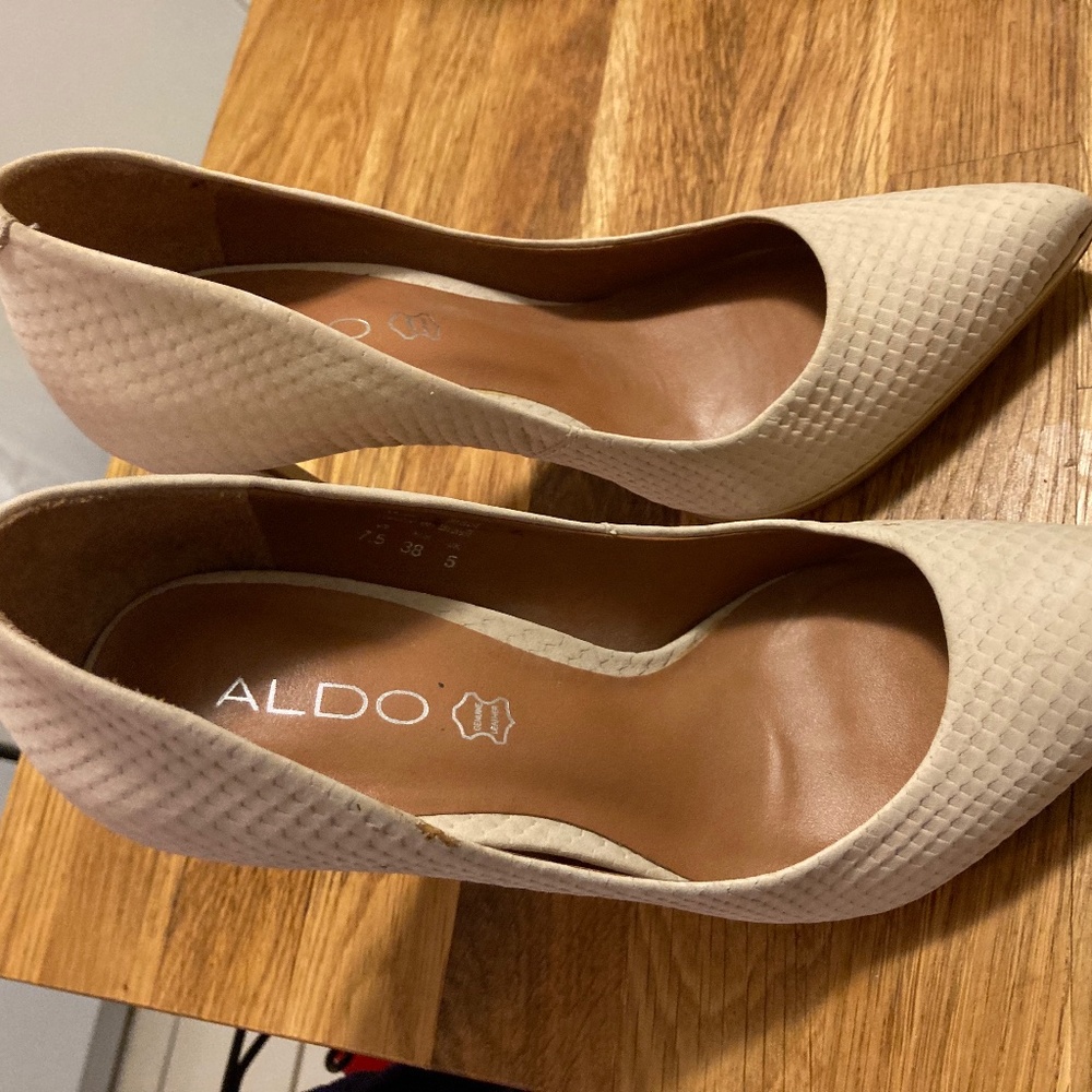 Nude high heel shoe